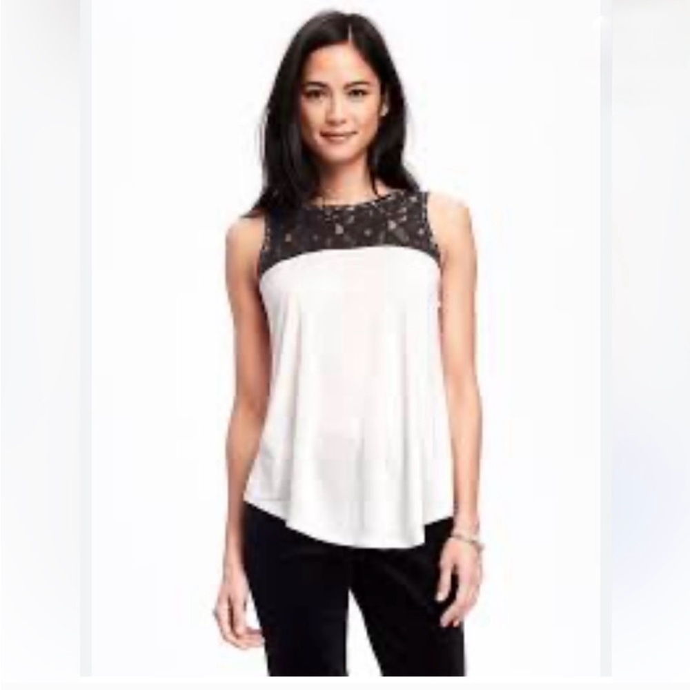Old Navy Black and White Lace Sleeveless Top Small
